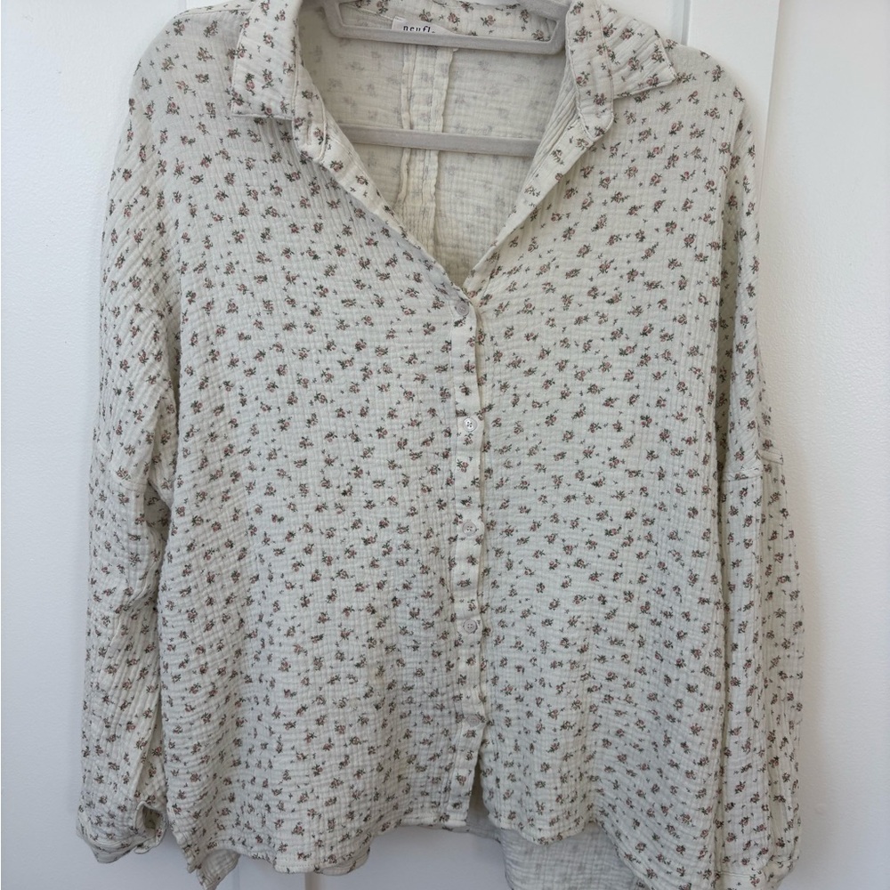 Neuflora cream floral top size large